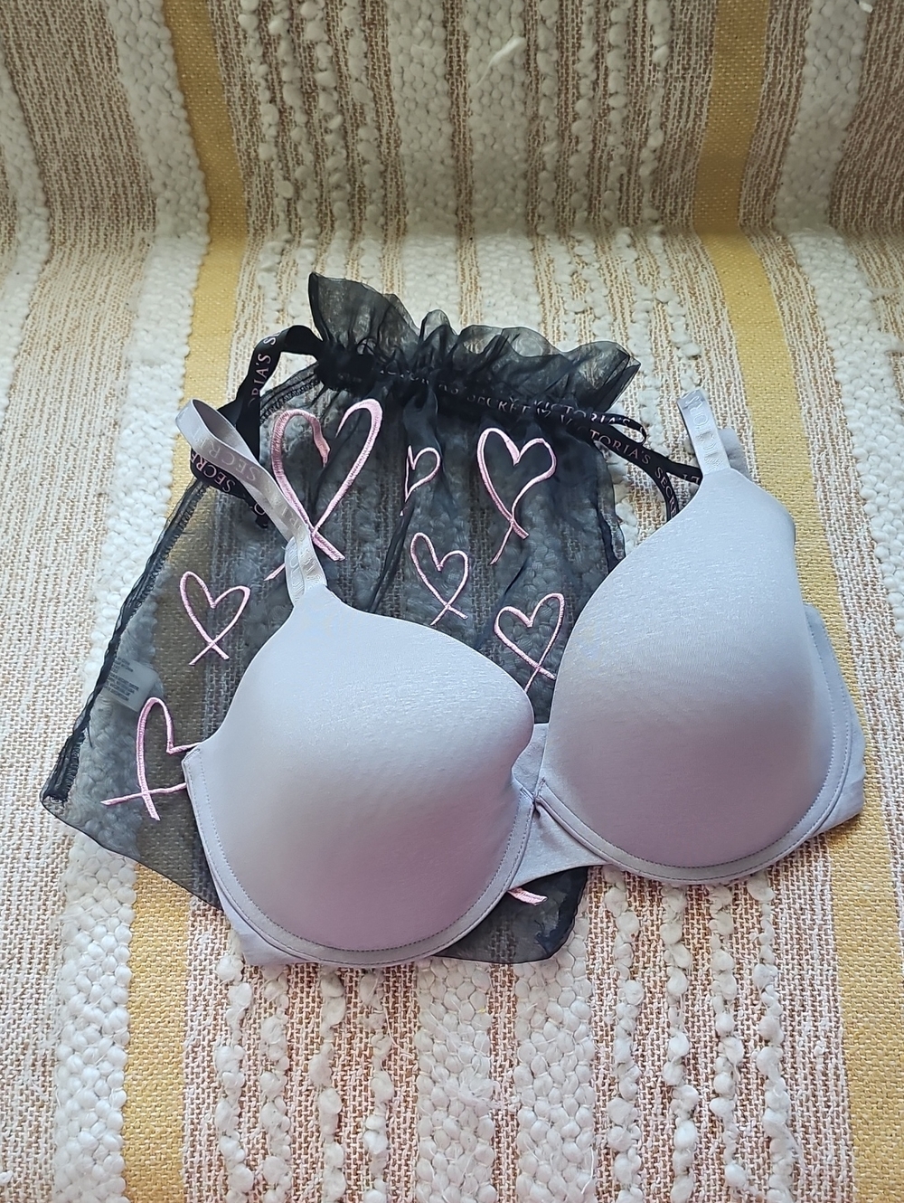Victoria's Secret Light Gray T-Shirt Bra - 34DDD(F)